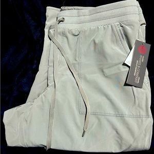 Khakis & Company Athletic Capri pants Size 16 NWT